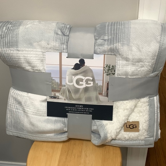 UGG Bedding Ugg Authentic Avery Oversized Throw New In Color Gray